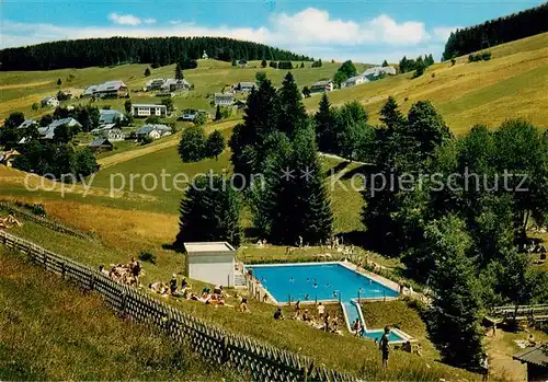 AK / Ansichtskarte  Todtnauberg Panorama mit Schwimmbad Todtnauberg