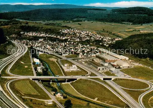 AK / Ansichtskarte 73813897 Dillenburg Autobahnauffahrt mit Blick auf Sechheiden Fliegeraufnahme Dillenburg