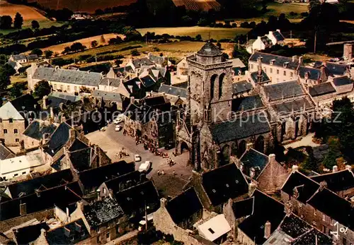 AK / Ansichtskarte Locronan_29_Finistere Eglise la vieille place et ses maisons Vue aerienne 