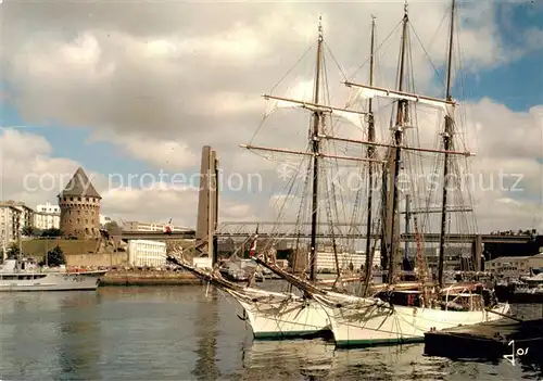 AK / Ansichtskarte Brest_29 Les goelettes lEtoile et la Belle Poule a quai sur les rives de la Penfeld 