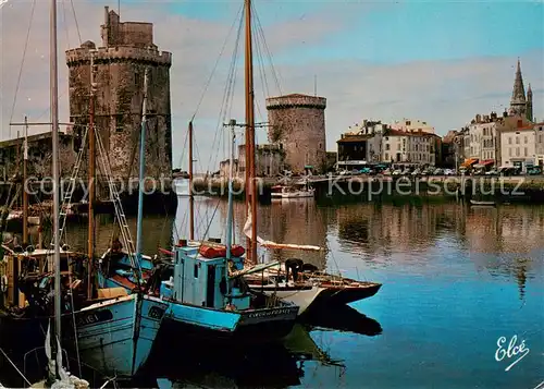 AK / Ansichtskarte La_Rochelle_17 Un coin du Port et les Trois Tour 