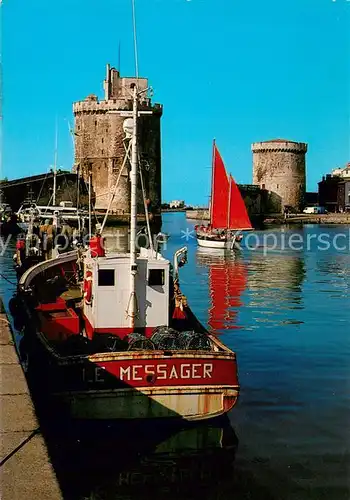AK / Ansichtskarte La_Rochelle_17 Le Port et les Tours 