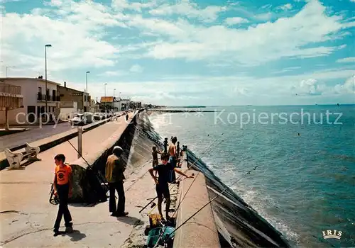 AK / Ansichtskarte Chatelaillon Plage_17_Charente Maritime Le remblai et la plage 