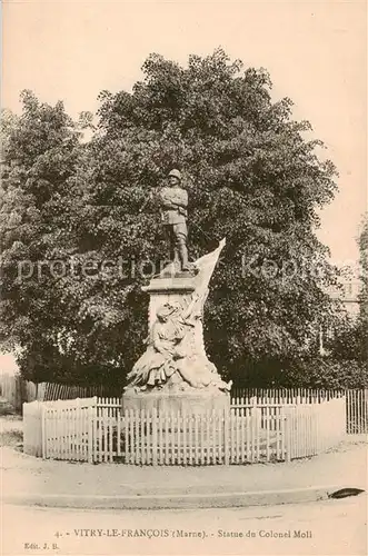 AK / Ansichtskarte Vitry le Francois Statue du Colonel Moll Vitry le Francois