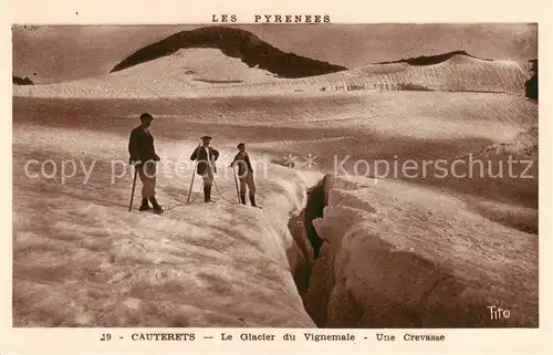 AK / Ansichtskarte Cauterets_65_Hautes Pyrenees Le Glacier du Vignemale Une Crevasse 