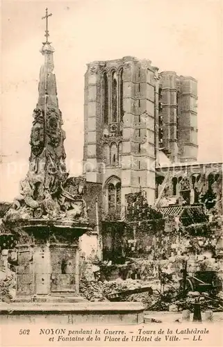 AK / Ansichtskarte Noyon_60 pendant la Guerre Tours de la Cathedrale et Fontaine de la Place de lHotel de Ville 