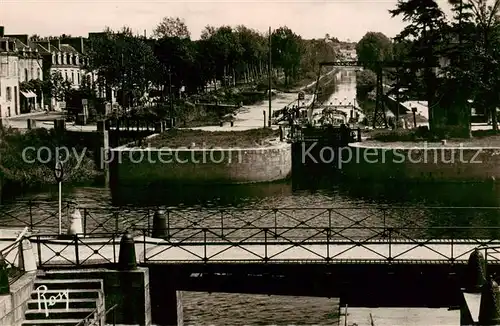 AK / Ansichtskarte Redon La Vilaine l ecluse et le canal Redon