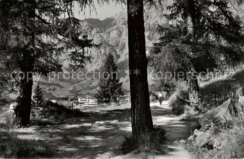 AK / Ansichtskarte  Leukerbad_Loueche-les-Bains_VS Waldweg bei Leukerbad mit Gemmiwand 