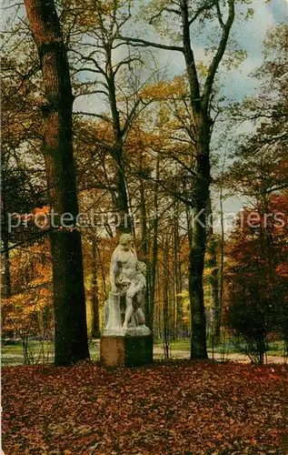 AK / Ansichtskarte 73816628 Dresden_Elbe Grosser Garten im Herbst mit Skulptur 