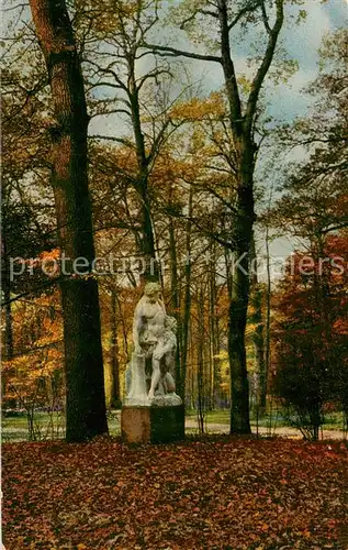 AK / Ansichtskarte  Dresden_Elbe Grosser Garten im Herbst mit Skulptur 