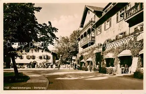 AK / Ansichtskarte  Oberammergau Dorfplatz Oberammergau