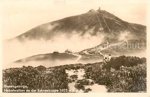 AK / Ansichtskarte  Riesengebirge_Schlesischer_Teil Nebelwolken an der Schneekoppe mit Schlesierhaus 