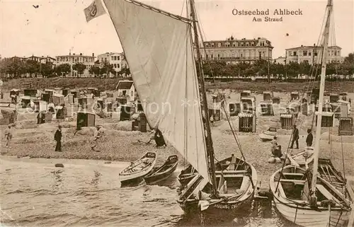 AK / Ansichtskarte 73817795 Ahlbeck_Ostseebad Am Strand Segelboote Ahlbeck_Ostseebad