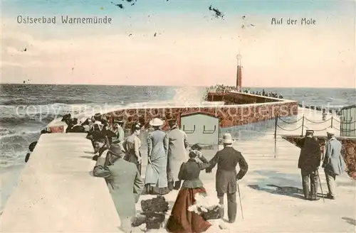 AK / Ansichtskarte 73817819 Warnemuende_Ostseebad Auf der Mole Warnemuende_Ostseebad