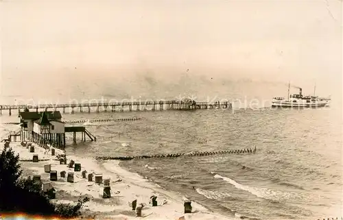 AK / Ansichtskarte  Ahlbeck_Ostseebad Seebruecke Strand Dampfer Ahlbeck_Ostseebad