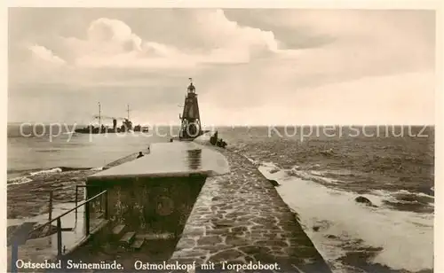 AK / Ansichtskarte  Swinemuende_Swinoujscie Ostmolenkopf mit Torpedoboot Kriegsschiff Swinemuende Swinoujscie