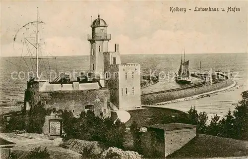 AK / Ansichtskarte  Kolberg__Ostseebad_Kolobrzeg_PL Lotsenhaus und Hafen 