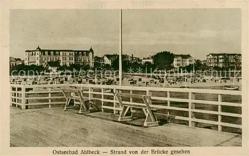 AK / Ansichtskarte 73818543 Ahlbeck_Ostseebad Strand von der Bruecke gesehen Ahlbeck_Ostseebad