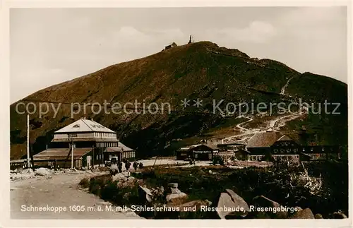 AK / Ansichtskarte  Riesengebirge_Schlesischer_Teil Schneekoppe mit Schlesierhaus und Riesenbaude 