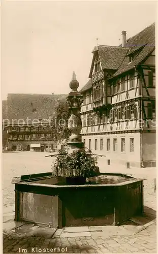 AK / Ansichtskarte  Maulbronn Cisterzienser Kloster Maulbronn Im Klosterhof Brunnen Maulbronn