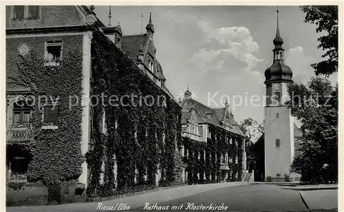 AK / Ansichtskarte 73819142 Riesa_Sachsen Rathaus mit Klosterkirche Riesa Sachsen