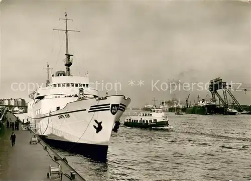 AK / Ansichtskarte  Dampfer_Oceanliner Hamburg Seebaederschiff Bunte Kuh am der St.Pauli Landungsbruecke 