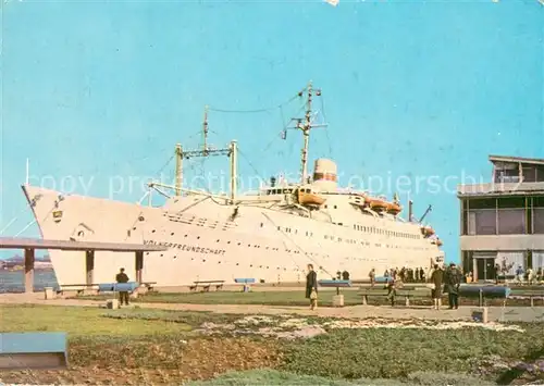 AK / Ansichtskarte 73819436 Dampfer_Oceanliner FDGB Urlauberschiff MS Voelkerfreundschaft 