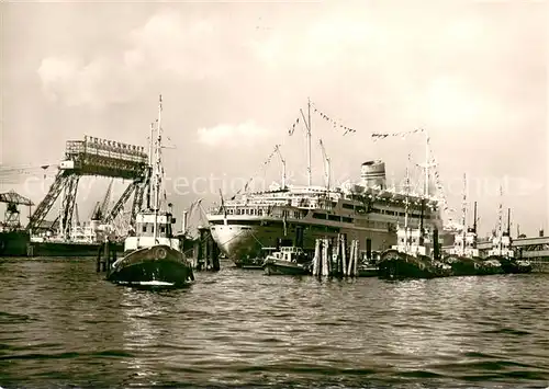AK / Ansichtskarte 73819476 Dampfer_Oceanliner Hamburg Hafen  