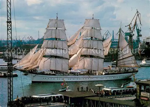 AK / Ansichtskarte  Segelschiffe Segelschulschiff GORCH FOCK im Hamburger Hafen 