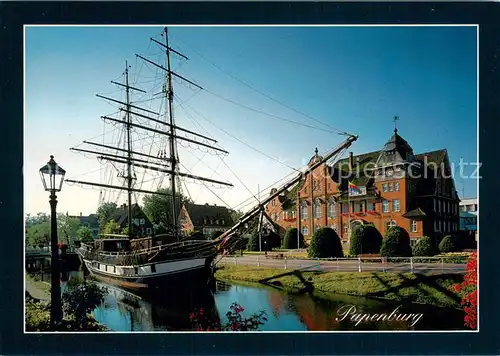 AK / Ansichtskarte 73819684 Segelschiffe Stadt Papenburg Rathaus mit Museumsschiff FRIEDERIKE 