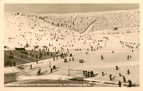 AK / Ansichtskarte 73819967 Oberwiesenthal_Erzgebirge Wintersportgebiet mit Fichtelberg Oberwiesenthal Erzgebirge