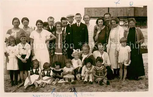 AK / Ansichtskarte  Dievenow_Dziwnow_Pommern_PL Fam Freier Gruppenbild 