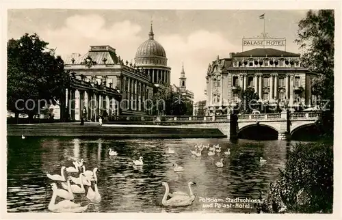 AK / Ansichtskarte  Potsdam Stadtschloss und Palast Hotel Potsdam Potsdam