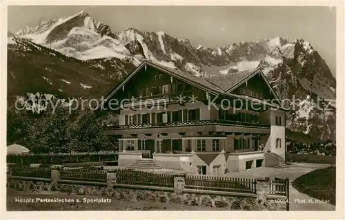 AK / Ansichtskarte  Partenkirchen_Garmisch-Partenkirchen Hospiz Partenkirchen am Sportplatz 