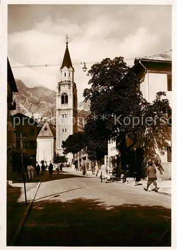 AK / Ansichtskarte 73821933 Cortina_d_Ampezzo_IT Dorfstrasse mit Kirche 