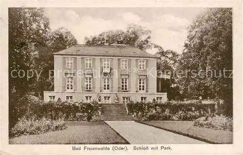 AK / Ansichtskarte  Bad_Freienwalde Schloss mit Park Bad_Freienwalde