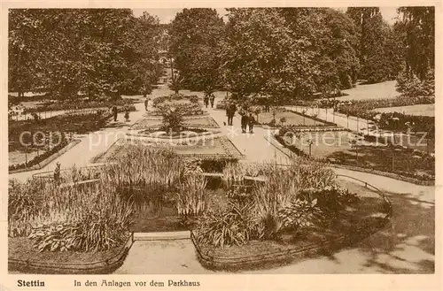 AK / Ansichtskarte  Stettin_Szczecin_Pommern In den Anlagen vor dem Parkhaus 