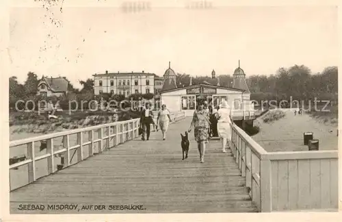 AK / Ansichtskarte  Misdroy_Ostseebad_Miedzyzdroje_PL Auf der Seebruecke 