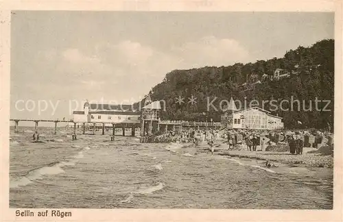 AK / Ansichtskarte  Sellin__Ruegen Strand Seebruecke 