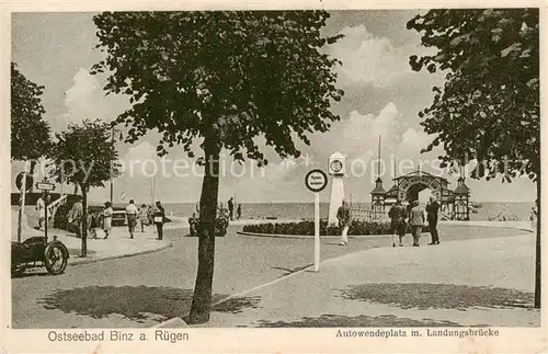 AK / Ansichtskarte 73822876 Binz_Ruegen Autowendeplatz mit Landungsbruecke Binz_Ruegen