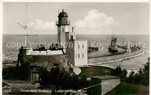 AK / Ansichtskarte  Kolberg__Ostseebad_Kolobrzeg_PL Lotsenhaus und Hafen 