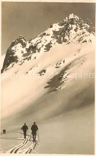 AK / Ansichtskarte Monstein_Davos_GR Skiwanderer am Krachenhorn 