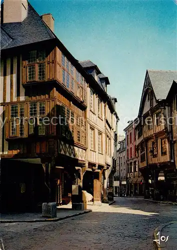 AK / Ansichtskarte Dinan_22_Cotes d_Armor La place de lApport et les maisons a porche 