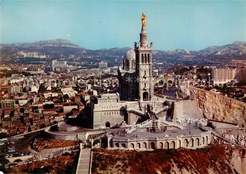 AK / Ansichtskarte Marseille_13 Vue aerienne de la Basilique Notre Dame de la Garde dominant la Ville 