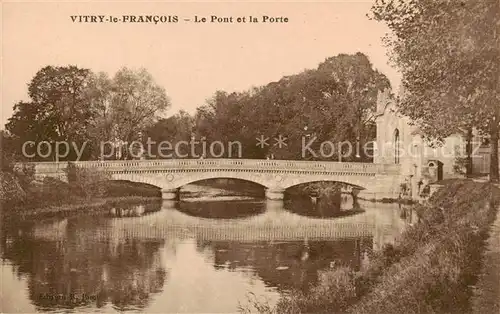 AK / Ansichtskarte Vitry le Francois_51_Marne Le Pont et la Porte 