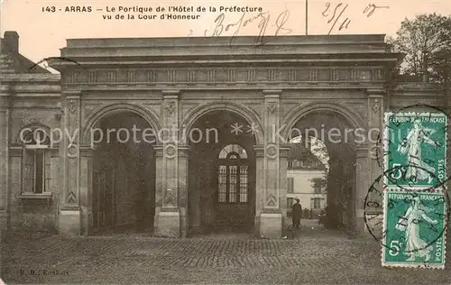 AK / Ansichtskarte Arras__62 Le Portique de lHonneur de la Pefecture vu de la Cour d Honneur 