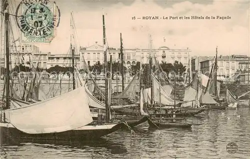 AK / Ansichtskarte Royan_17 Le Port et les Hotels de la Facade 