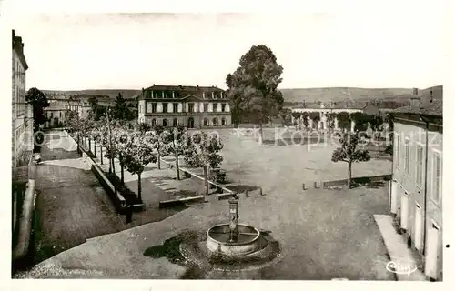 AK / Ansichtskarte St Germain Lembron Place du Desert La Mairie et les Ecoles 