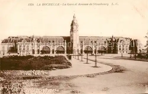 AK / Ansichtskarte La_Rochelle_17 La Gare et Avenue de Strasbourg 
