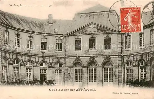AK / Ansichtskarte Verdun__55_Meuse Cour d honneur de l Eveche 